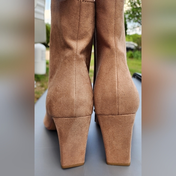 Chinese Laundry Tan Ankle Boots - Picture 4 of 7